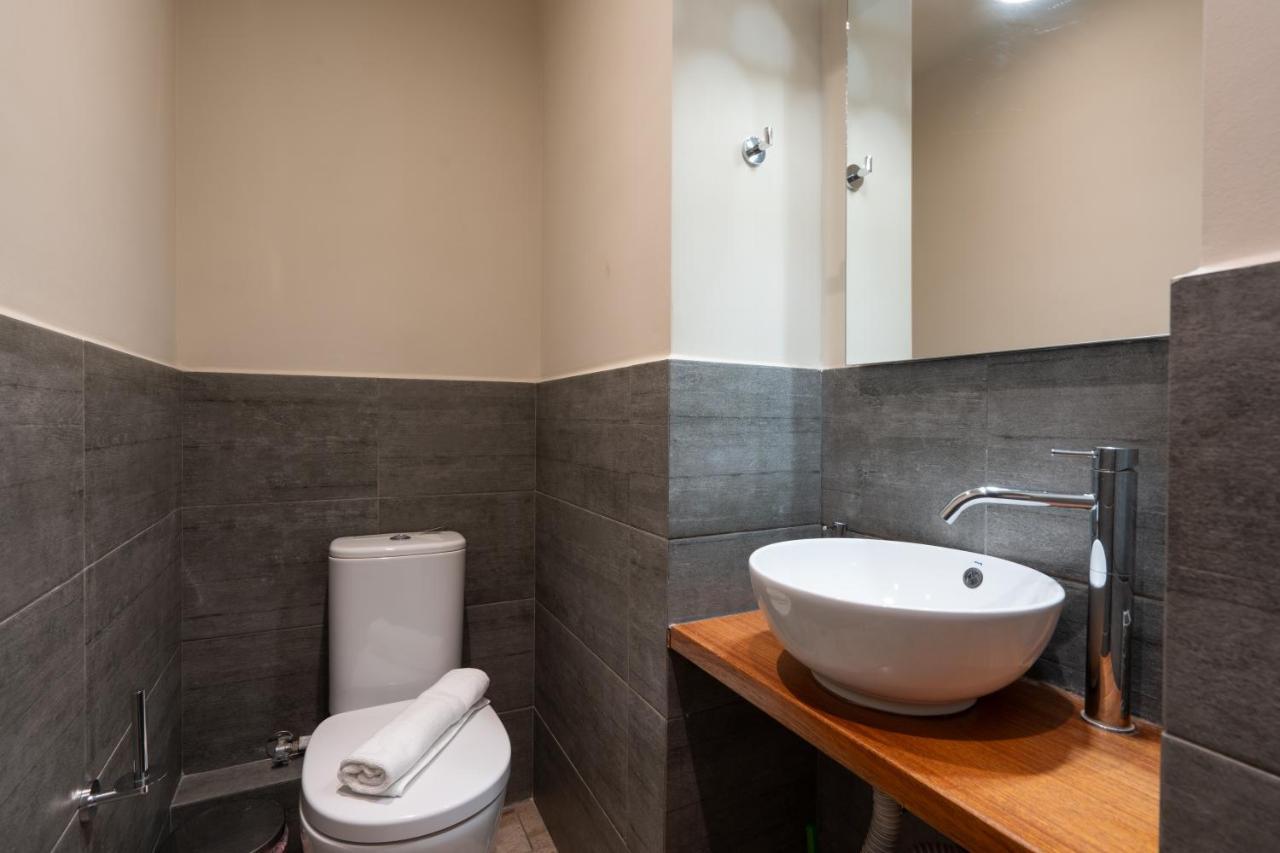 Classy Apartment In Koukaki, Walk To Metro & Acropolis アテネ エクステリア 写真